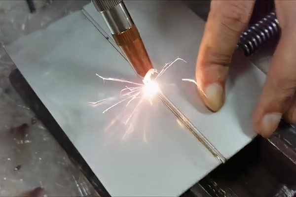 手持式激光焊接機與傳統焊接機比有什麽優勢？